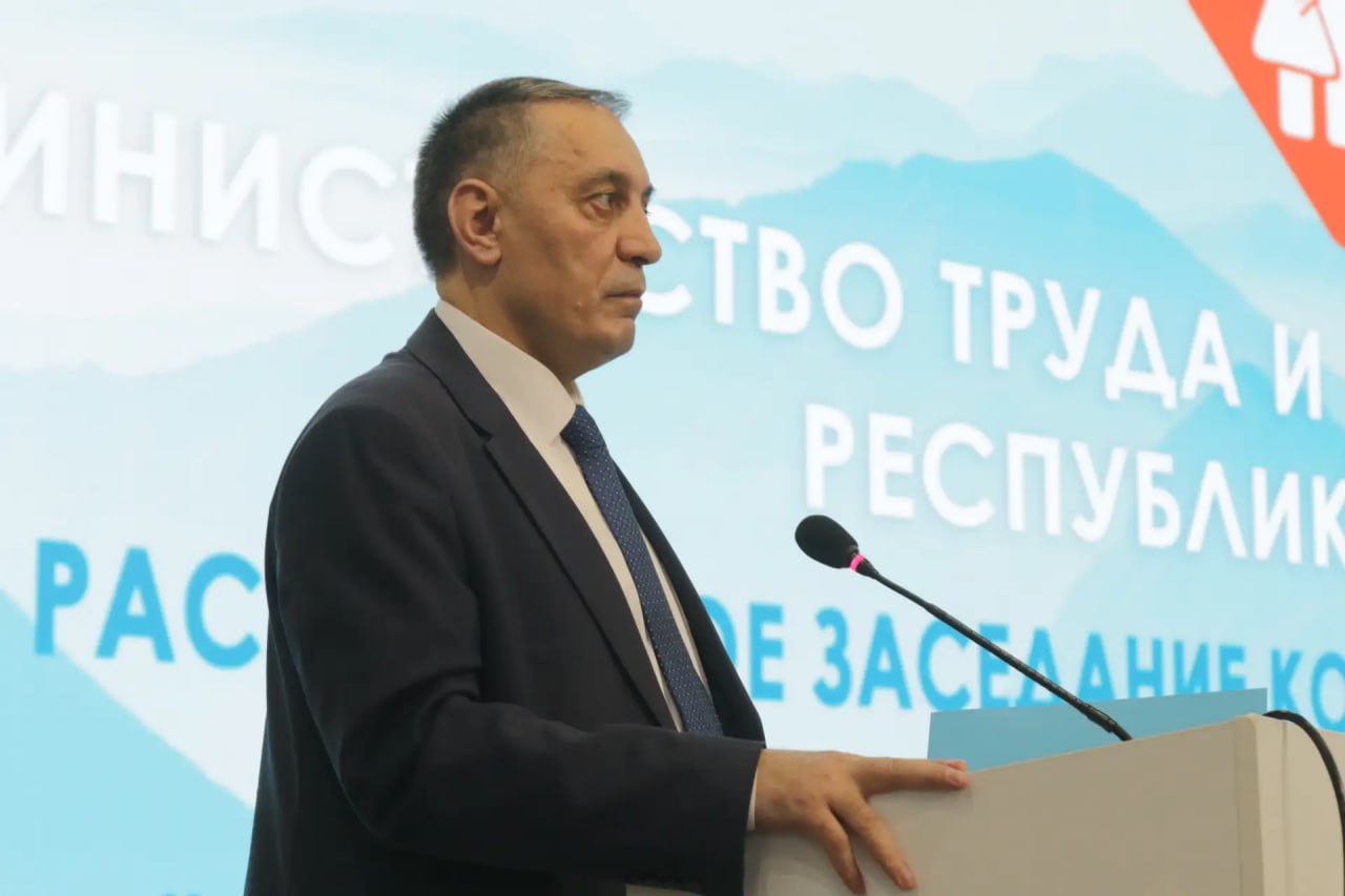 Абдулмуслим Абдулмуслимов поблагодарил коллектив Минтруда Дагестана за продуктивную работу.